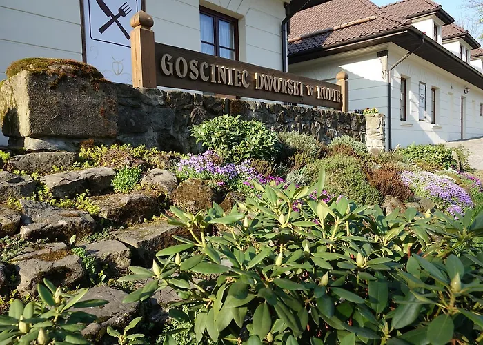 Gosciniec Dworski W Ropie - Pokoje Goscinne