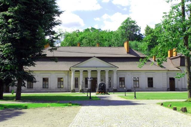 Gosciniec Dworski W Ropie - Goscinne Ferienpark Ropa