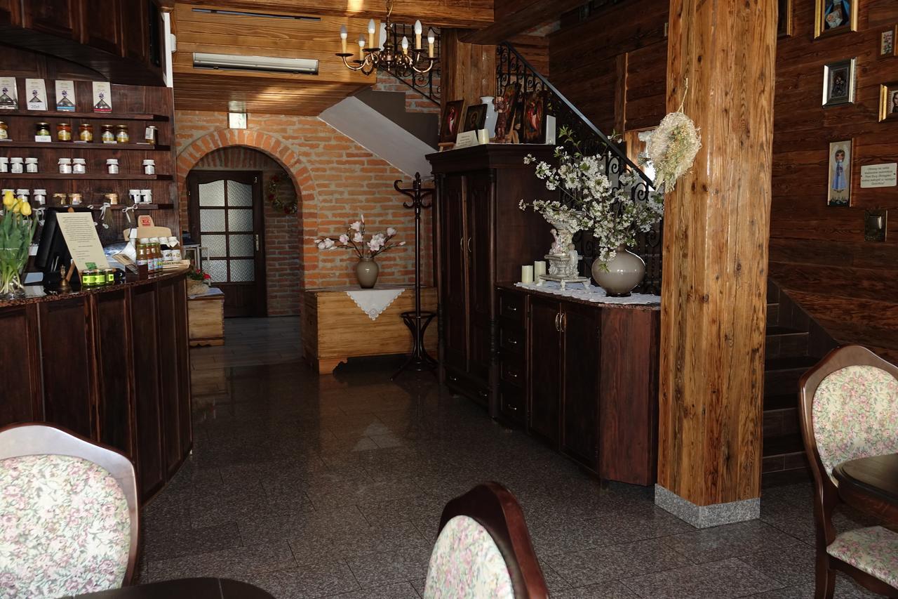 Gosciniec Dworski W Ropie - Goscinne Ferienpark 3*