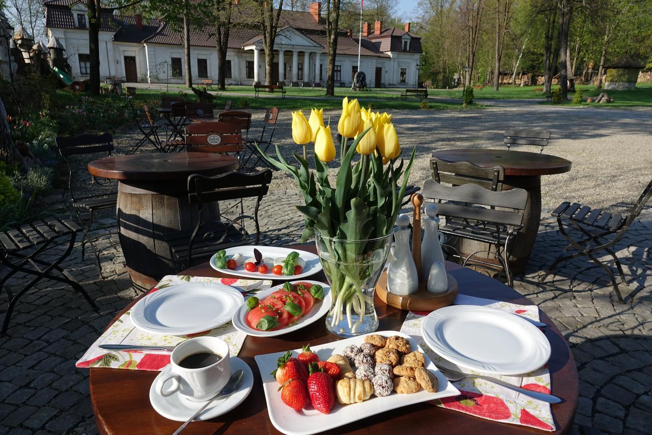 Gosciniec Dworski W Ropie - Goscinne Ferienpark 3*