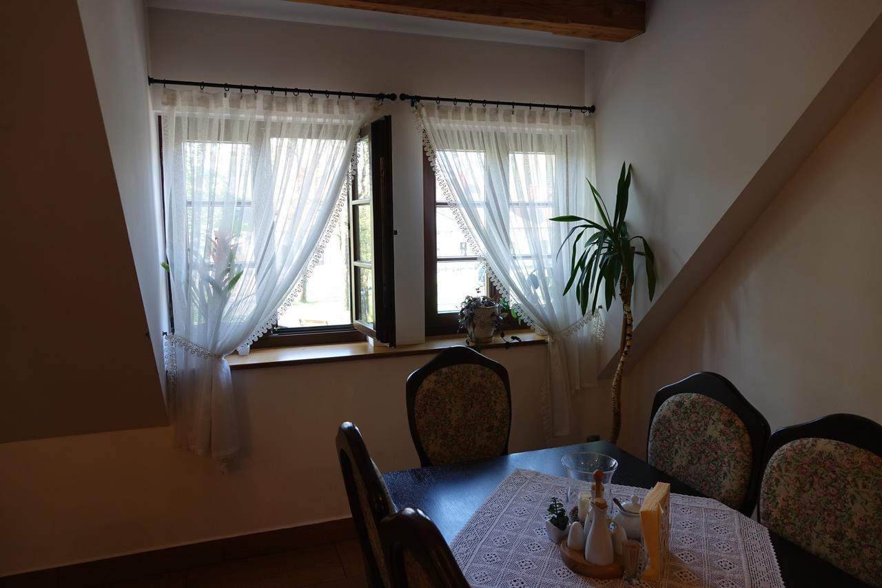Gosciniec Dworski W Ropie - Goscinne Ferienpark 3*