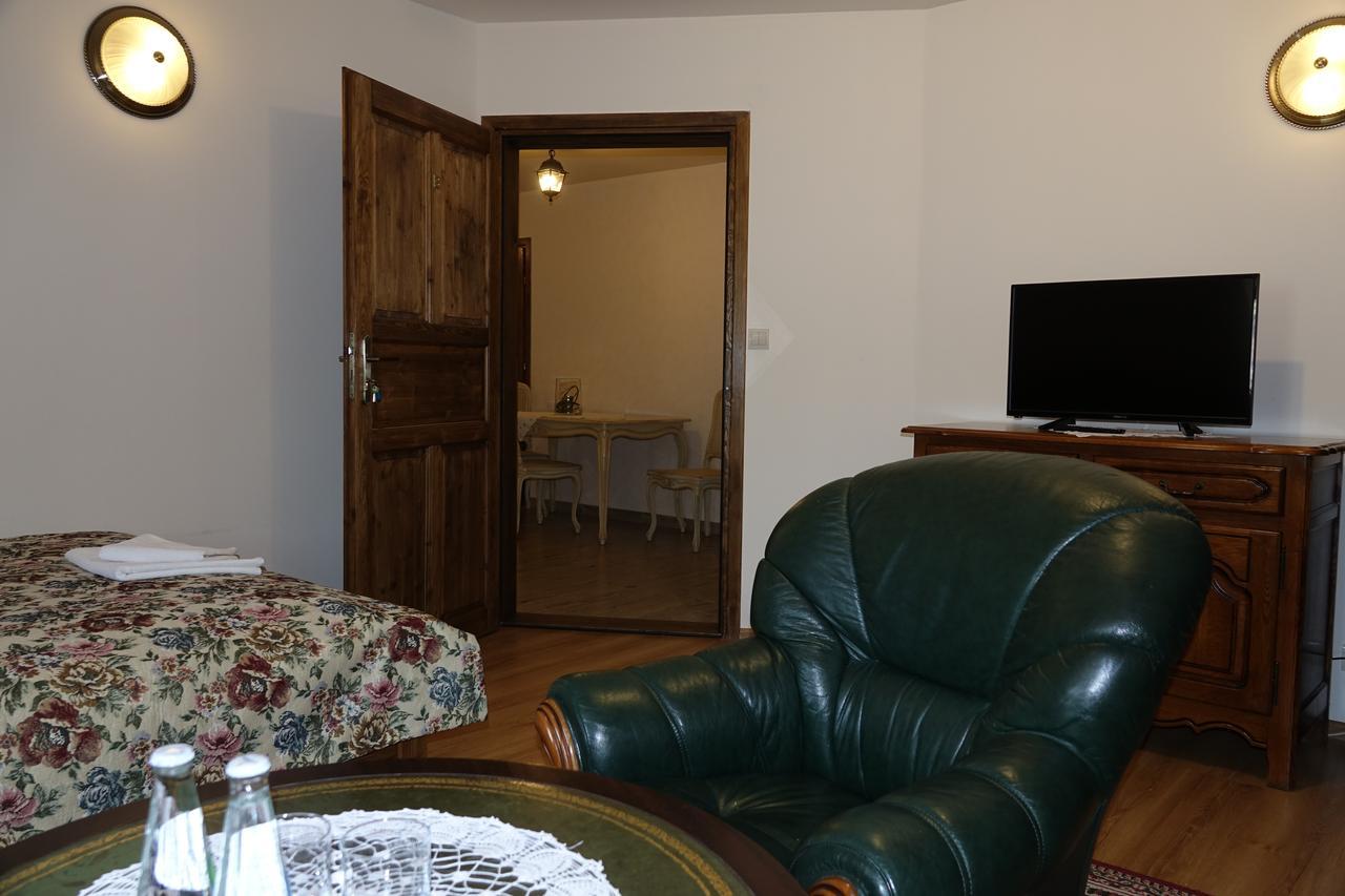 Gosciniec Dworski W Ropie - Goscinne 3* Ropa